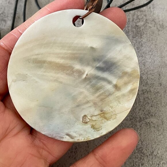 Hand Crafted Owl Pendant Natural Round Shell Black Cord Necklace Adjustable - Picture 4 of 6